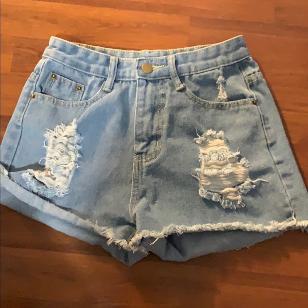 Cute ripped jean shorts!